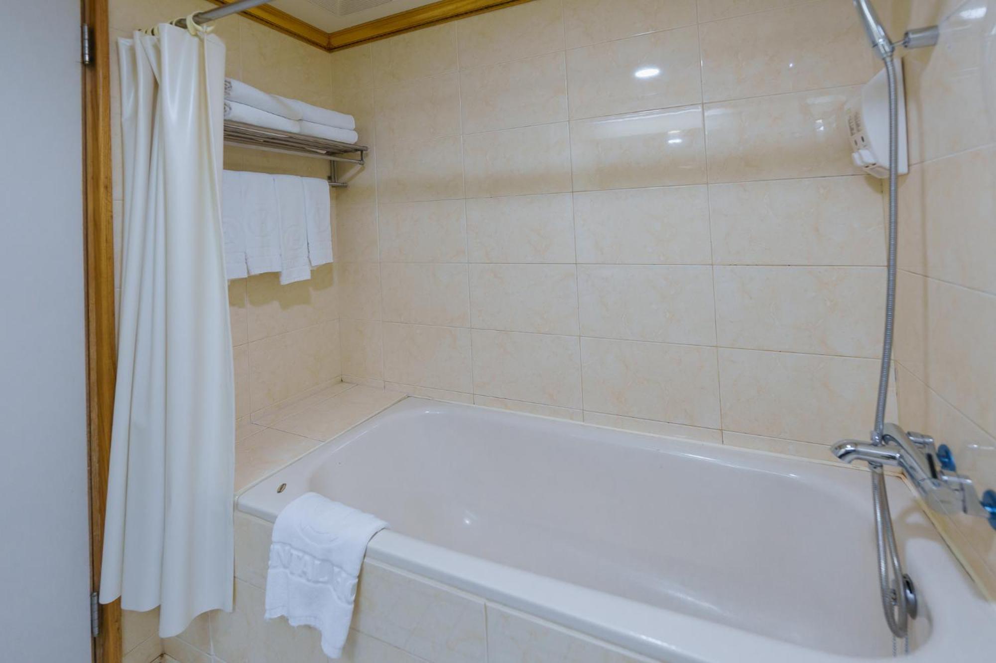 Oriental Hotel Tainan Esterno foto