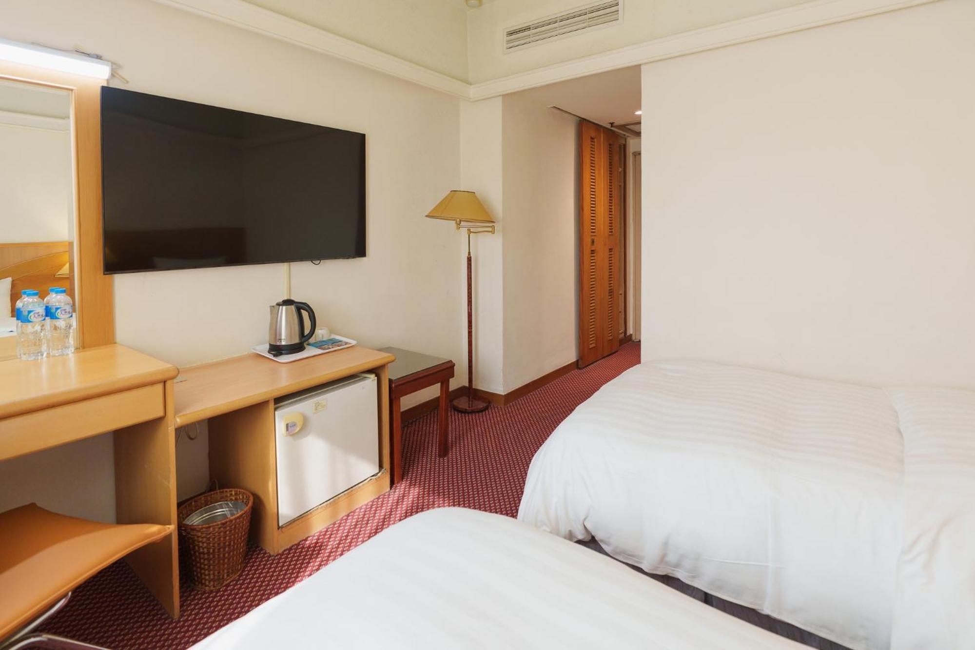Oriental Hotel Tainan Esterno foto