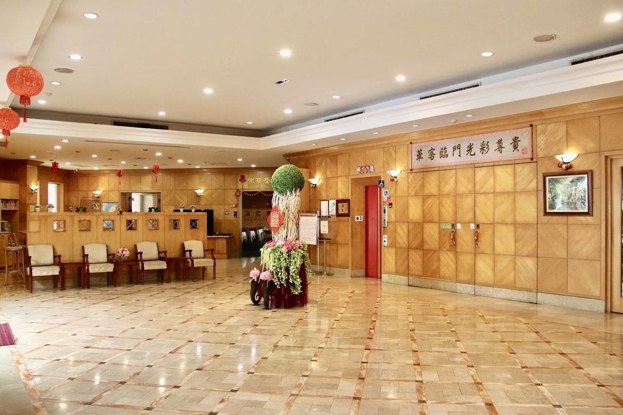 Oriental Hotel Tainan Esterno foto