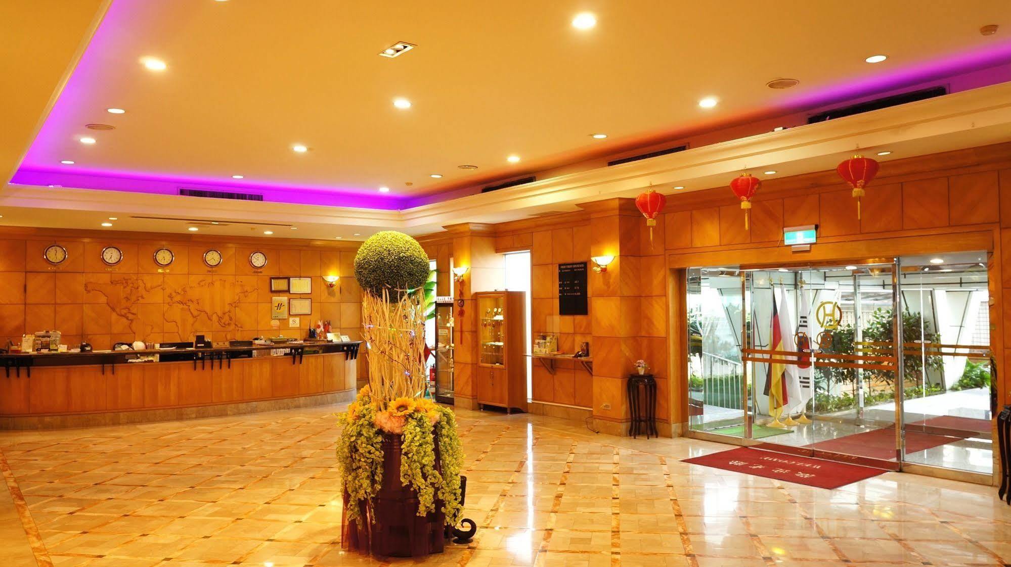 Oriental Hotel Tainan Esterno foto