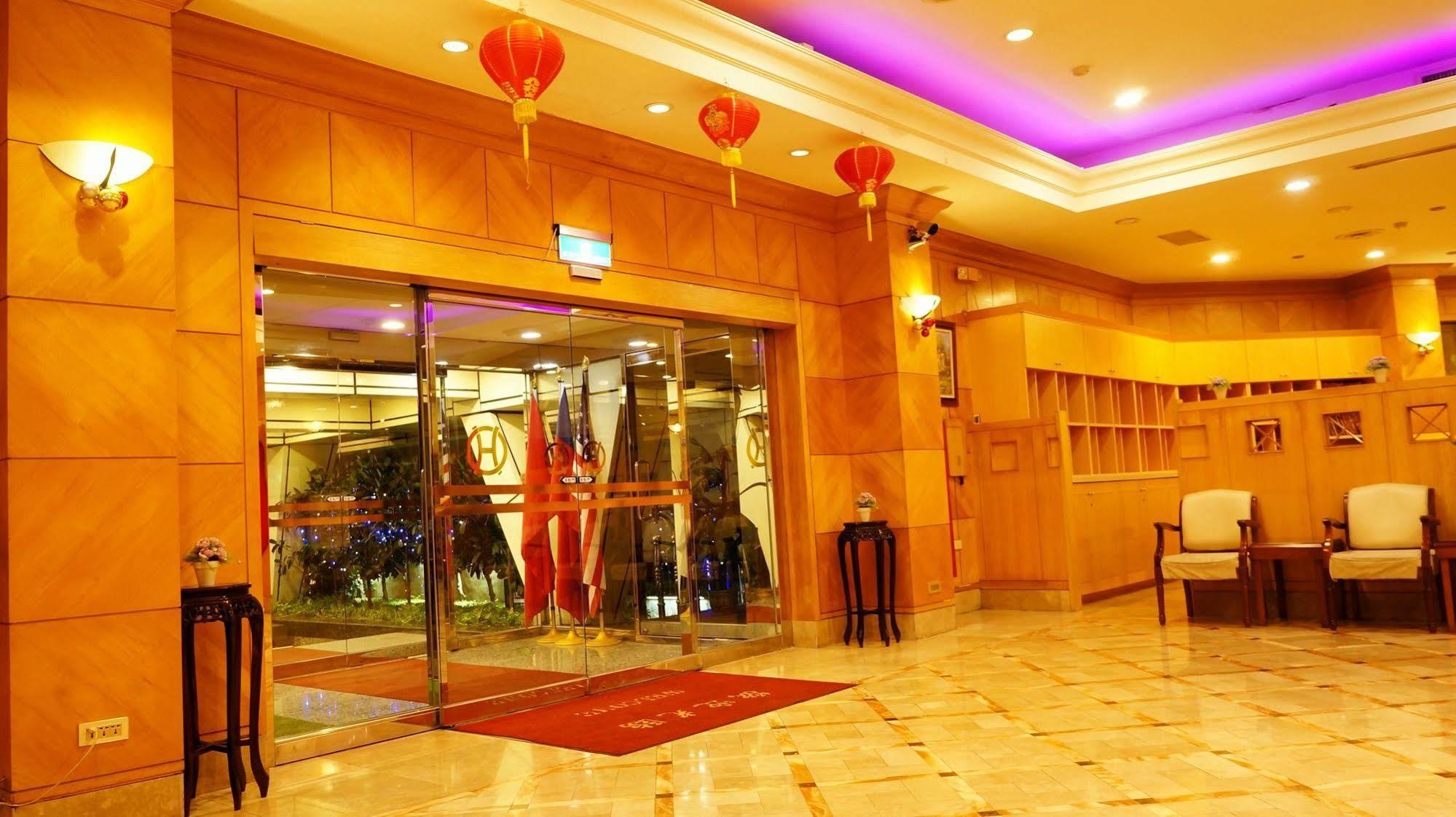 Oriental Hotel Tainan Esterno foto