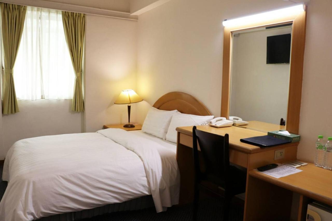 Oriental Hotel Tainan Esterno foto